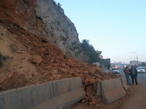 Ankara'da toprak kayması