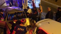 Hızını Alamayan Sürücü Otomobile Çarptı Açıklaması 2 Yaralı