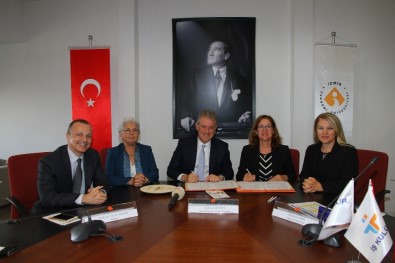 İzmir Ekonomi Üniversitesi Gençlerine İş Kulübü Eğitimi