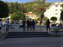 RUHSATSIZ SİLAH - Manavgat'ta 2 Oto Hırsızı Yakalandı