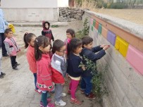 Anasınıfı Öğrencileri Okullarını Boyadı Haberi