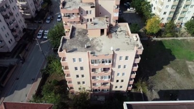 Bursa'da Kolonunda Çatlaklar Oluşan 5 Katlı Binanın Boşaltılması