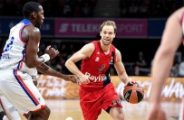 Efes Almanya'da Farklı Kazandı