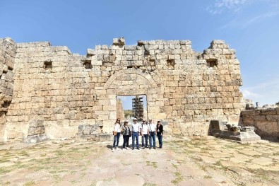 Festival Konukları Perge'de