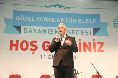 İşaret Diliyle Çanakkale Türküsü'nü Söyleyen Down Sendromlu Gençlere Yavuz Bingöl Eşlik Etti