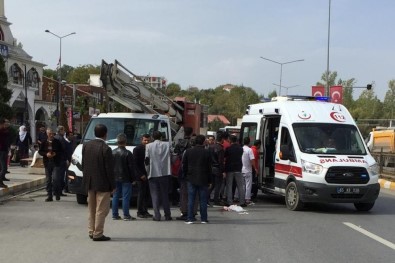 Kamyonet Yayaya Çarptı Açıklaması 1 Yaralı