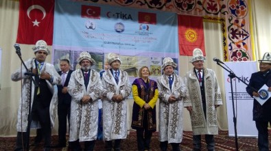 Kırgızistan'da 'Türk Halklarının İlk Türkçe Yazılı Eserleri Sempozyumu' Düzenlendi