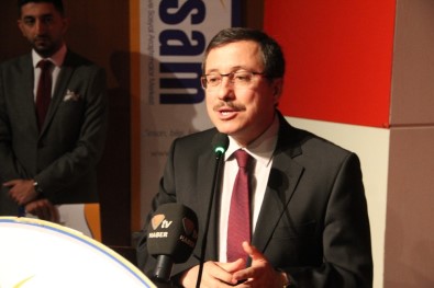 Malatya'da 'İdealden Gerçeğe Toplum Siyaset Ve Ekonomi' Sempozyumu Düzenlendi