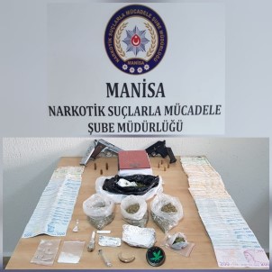 Manisa'da Uyuşturucu Satıcısı 3 Zanlı Tutuklandı