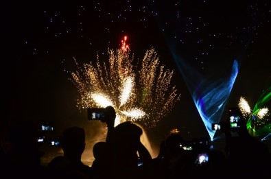 Adanalılar Lezzet Festivali'nde Işık Ve Havai Fişek Gösterisiyle Coştu