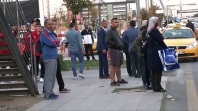 Kamyon Ve Kamyonet Yüklü Tır Üst Geçide Çarptı