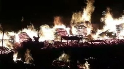 Kocaeli'de Palet İmalathanesinde Yangın
