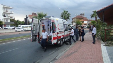 Manavgat'ta Otomobil Palmiyeye Çarptı Açıklaması 1 Yaralı