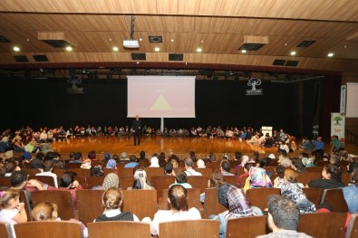 Mümin Sekman'dan 'Her Şey Seninle Başlar' Semineri