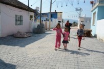 İZMIR SU VE KANALIZASYON İDARESI - Roman Vatandaşların Yaşadığı Mahalleye 15 Bin Metrekare Kilit Taş