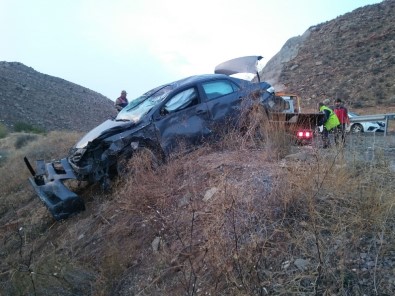Sivas'ta Otomobil Şarampole Uçtu Açıklaması 6 Yaralı
