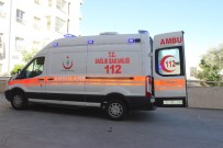 CEHENNEM DERESİ - Siverek'te Rehabilitasyon Merkezinin Servisi Kaza Yaptı Açıklaması 1'İ Ağır 4 Yaralı