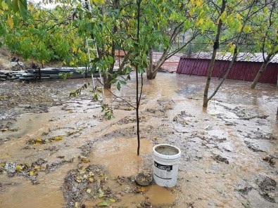 Bolvadin'de Aniden Bastıran Yağmur Ve Dolu Korkuttu