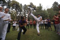 CAPOEIRA - Bucalılar Capoeria Savunma Sanatı Öğreniyor