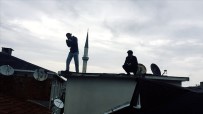 PARKUR SPORCUSU - Çılgın Gençler Taklalarla Çatıdan Çatıya Atladı