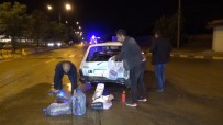 MUSTAFA ZENGİN - Kavşakta 2 Otomobil Çarpıştı Açıklaması 3 Yaralı