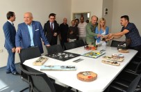 RESİM ATÖLYESİ - Sanatçılar Engelsiz Mesleki Eğitim Merkezi'ne Hayran Kaldı