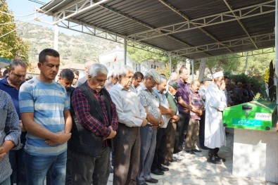 Aydın'da Devenin Öldürdüğü Adam Toprağa Verildi