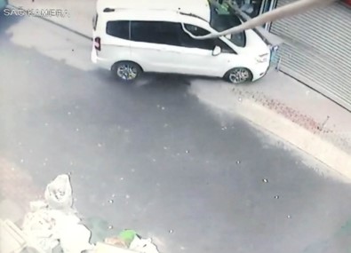 Otomobil Sürmeyi Öğrenirken Markete Daldı