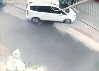 SARIYER - Otomobil Sürmeyi Öğrenirken Markete Daldı