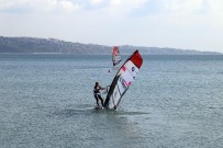 RÜZGAR SÖRFÜ - Rüzgar Sörfü Slalom Türkiye Şampiyonası Büyükçekmece'de Yapıldı