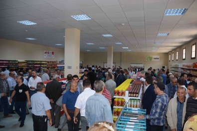 Torbalı'daki Sosyal Markete Görkemli Açılış