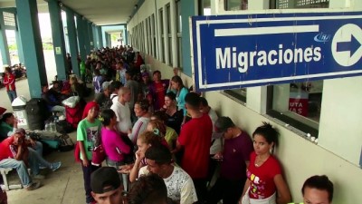 Binlerce Venezüellalı Peru'ya Göç Ediyor