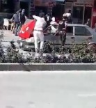 KıRŞEHIR EMNIYET MÜDÜRLÜĞÜ - Otomobilinin Kaputundaki Türk Bayrağı Üzerine Oturan Sürücüye Polis Uyarısı