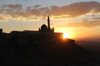 İSHAK PAŞA SARAYı - Tarihi Sarayda Sonbahar Yoğunluğu