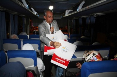 Başkan Seyfi Dingil'den Umre Yolcularına Hediye