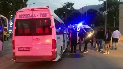 Denizli'de Minibüs İle Otomobil Çarpıştı Açıklaması 7 Yaralı