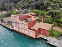 MALTA - Geminin Çarptığı Yalının Çatısındaki Onarım Çalışması Havadan Görüntülendi