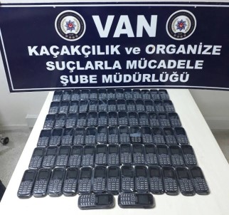 Van'da 80 Adet Kaçak Cep Telefonu Ele Geçirildi