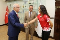MİLLİ SPORCULAR - Atıcılık Dünya Şampiyonu Tarhan'dan Başkan Yaşar'a Ziyaret