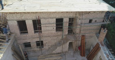 Manisa'da Tarihi Bina Gün Yüzüne Çıktı