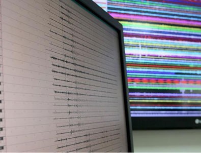 Endonezya'da 5,7 büyüklüğünde deprem