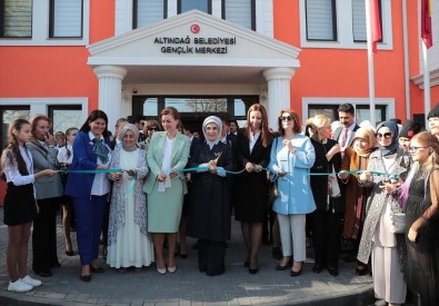 Gagauzya'ya Yapılan Gençlik Merkezi Emine Erdoğan Tarafından Açıldı