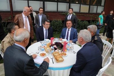 Gümüşhane'de Muhtarlar Yemekte Buluştu