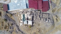 FıRAT ÜNIVERSITESI - Harput Kalesinde Bu Yıl 20 Bin Obje Gün Yüzüne Çıkartıldı
