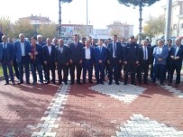 EKREM AYLANÇ - Muhtarlar Atatürk Anıtına Çelenk Sundu