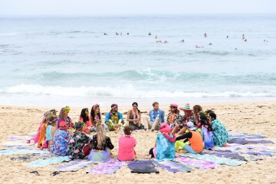 Prens Harry Ve Meghan'ın Sahilde Yalın Ayak Keyfi