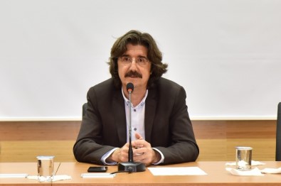 SAÜ'de 'Gerilimli Bir İlişkinin Hikayesi' İsimli Konferans Düzenlendi