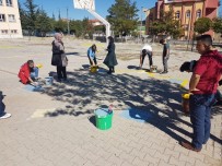 HASAN ALİ YÜCEL - Üniversiteliler İlkokulda Temizlik Ve Boya Yaptı