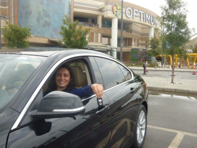 İzmir Optimum'un Şanslı Ziyaretçisi Otomobiline Kavuştu