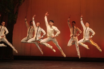 Mersin Devlet Opera Ve Balesi Sezona 'Sahneden Yansımalar' İle 'Merhaba' Dedi